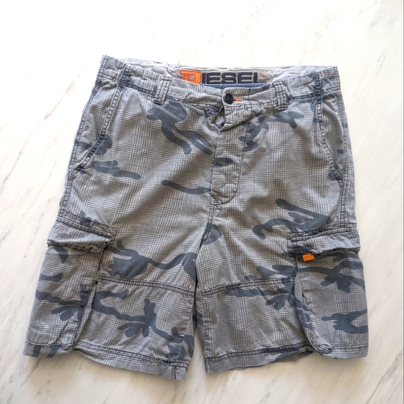 Diesel Men's cargo shorts - Picture 2 of 3